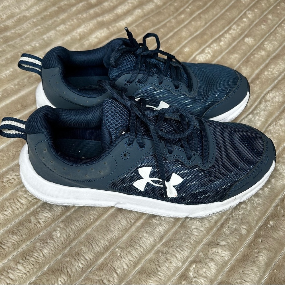 Under Armour Charged Assert Mens Navy Blue Comfort Deluxe Shoes Size 8 EUC